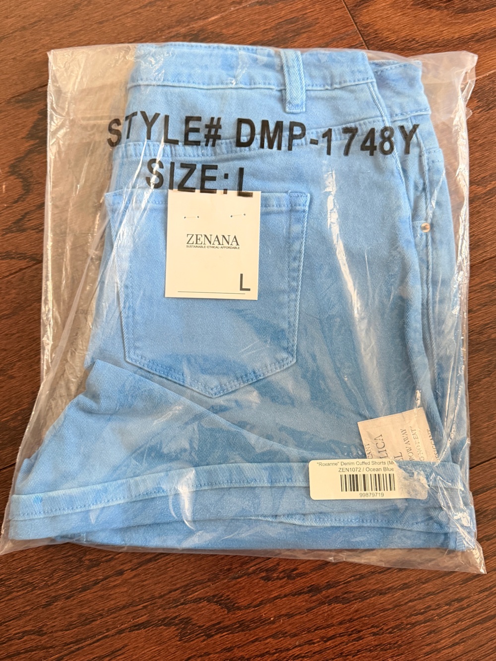 Zenana Light Wash Denim Cuffed Shorts Size L NWT
